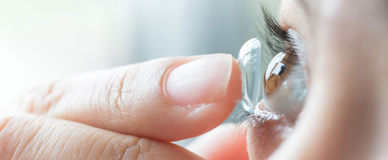 woman putting contact lens